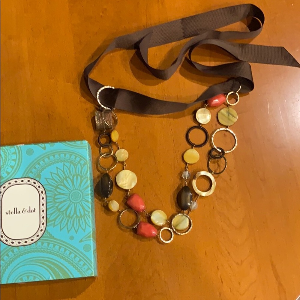Stella and Dot Amanda necklace